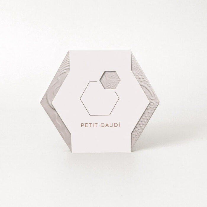 Vista frontal del Petit Blanc amb packaging per a la botiga d'artesania a Barcelona