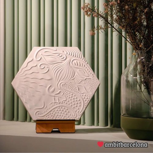 Panot hexagonal decoracio blanc Gaudi Barcelona shop Petit Gaudí & Àmbit Barcelona