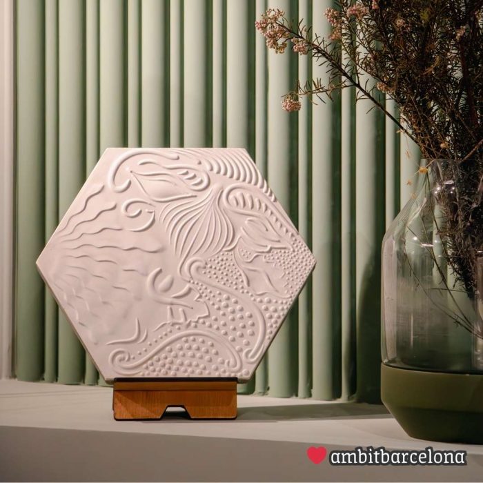 Panot hexagonal decoracio blanc Gaudi Barcelona shop Petit Gaudí & Àmbit Barcelona