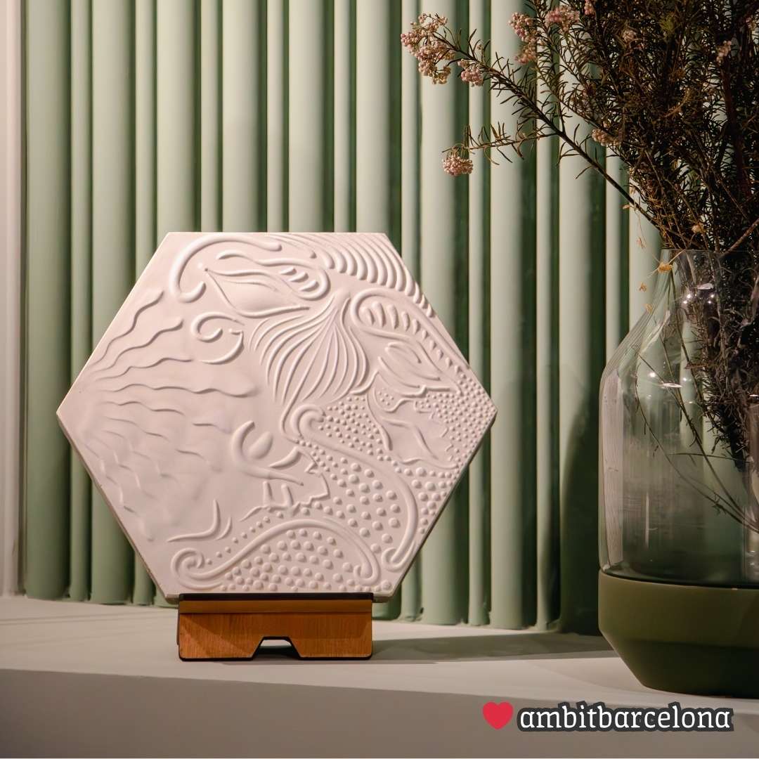 Panot hexagonal decoracio blanc Gaudi Barcelona shop Petit Gaudí & Àmbit Barcelona Panot hexagonal decoracio blanc Gaudi Barcelona shop Petit Gaudí & Àmbit Barcelona