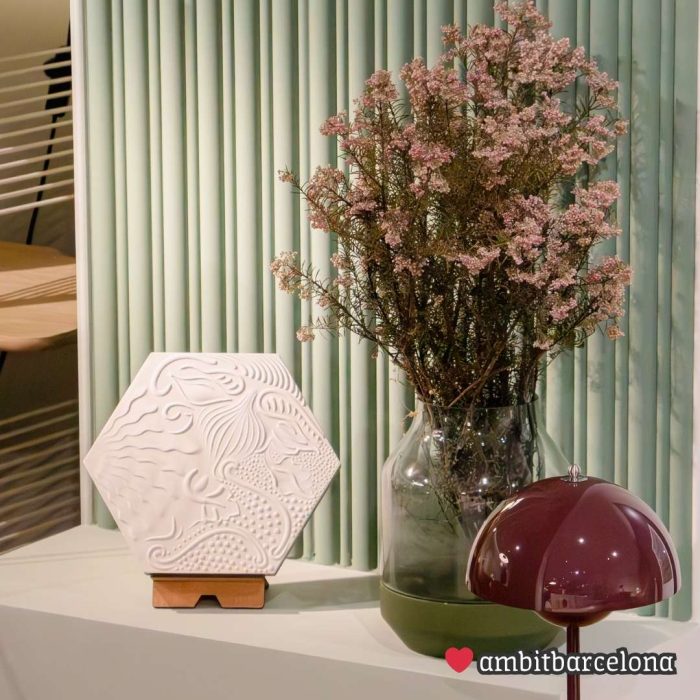 Panot hexagonal original blanc Gaudi Barcelona shop Petit Gaudí & Àmbit Barcelona