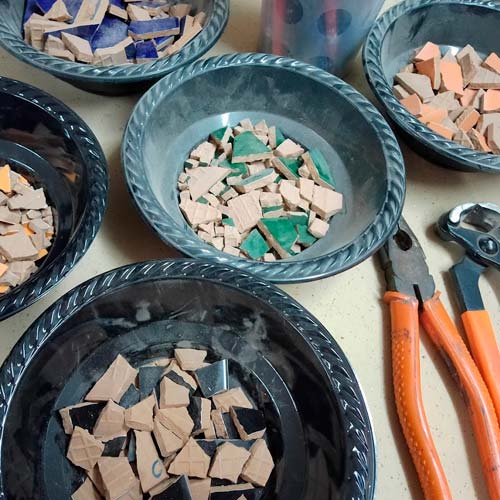 Herramientas y materiales para el Petit Taller de Trencadís en Barcelona