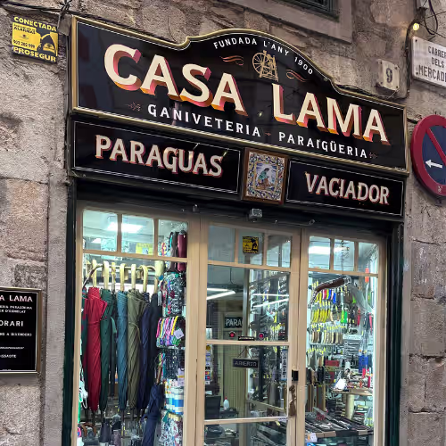 Rótulo Casa Lama: Cuchilleria & Paragüeria en Barcelona Rótulo Casa Lama: Cuchilleria & Paragüeria en Barcelona