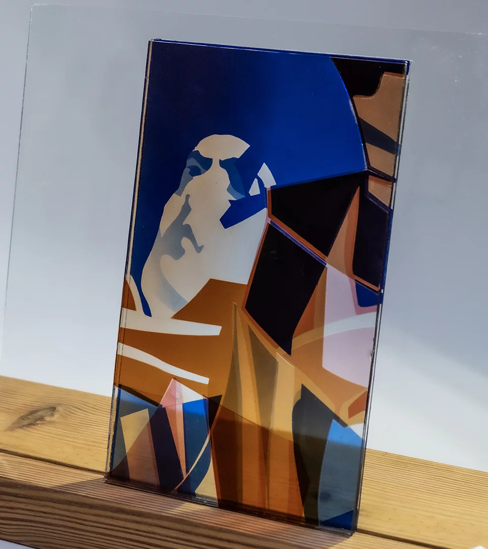 Can Pinyonaire restauración de vidriera artesanal con motivos geométricos