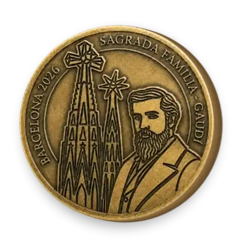 Medalla Gaudí 2026 con Sagrada Família y retrato de Antoni Gaudí en latón viejo