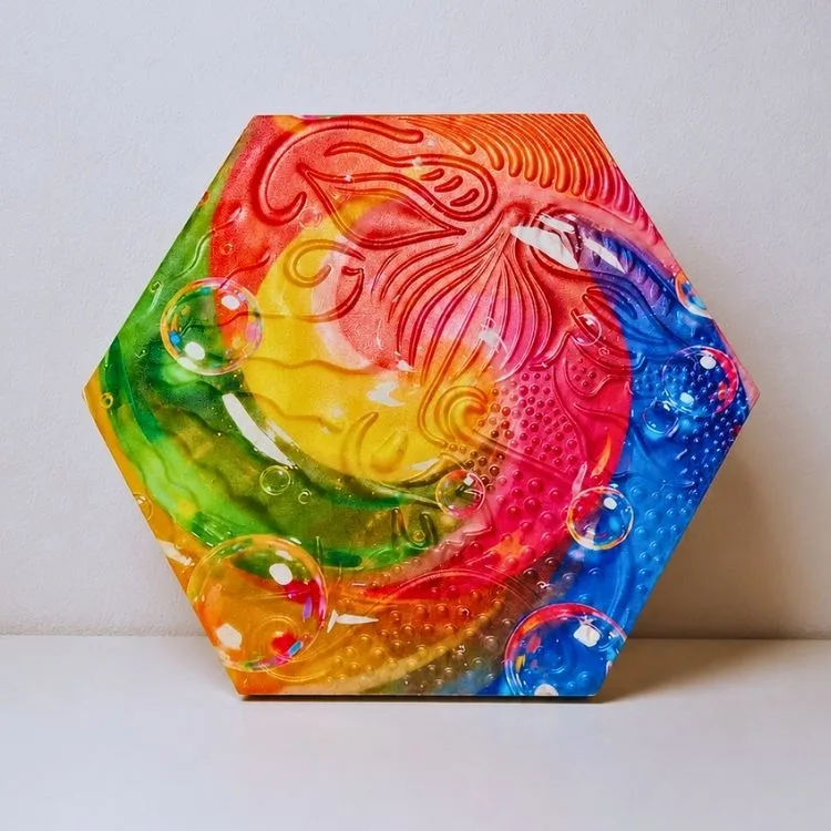 Pieza hexagonal artesanal de colores para regalo corporativo personalizado