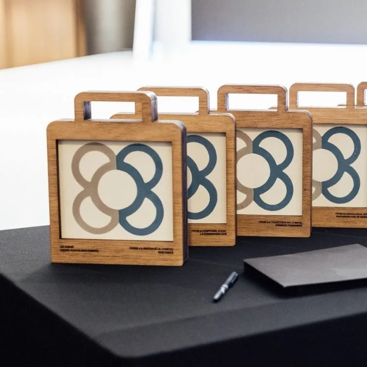 Premios de madera personalizados Premios y galardones de madera personalizados en Barcelona