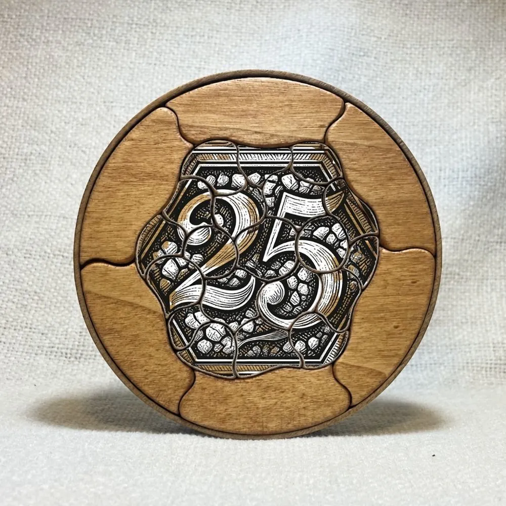 Puzzle Trencadís personalizado en madera | Petit Gaudí Puzzle Trencadís de madera de Petit Gaudí personalizado con una ilustración en blanco, negro y tonos naturales.