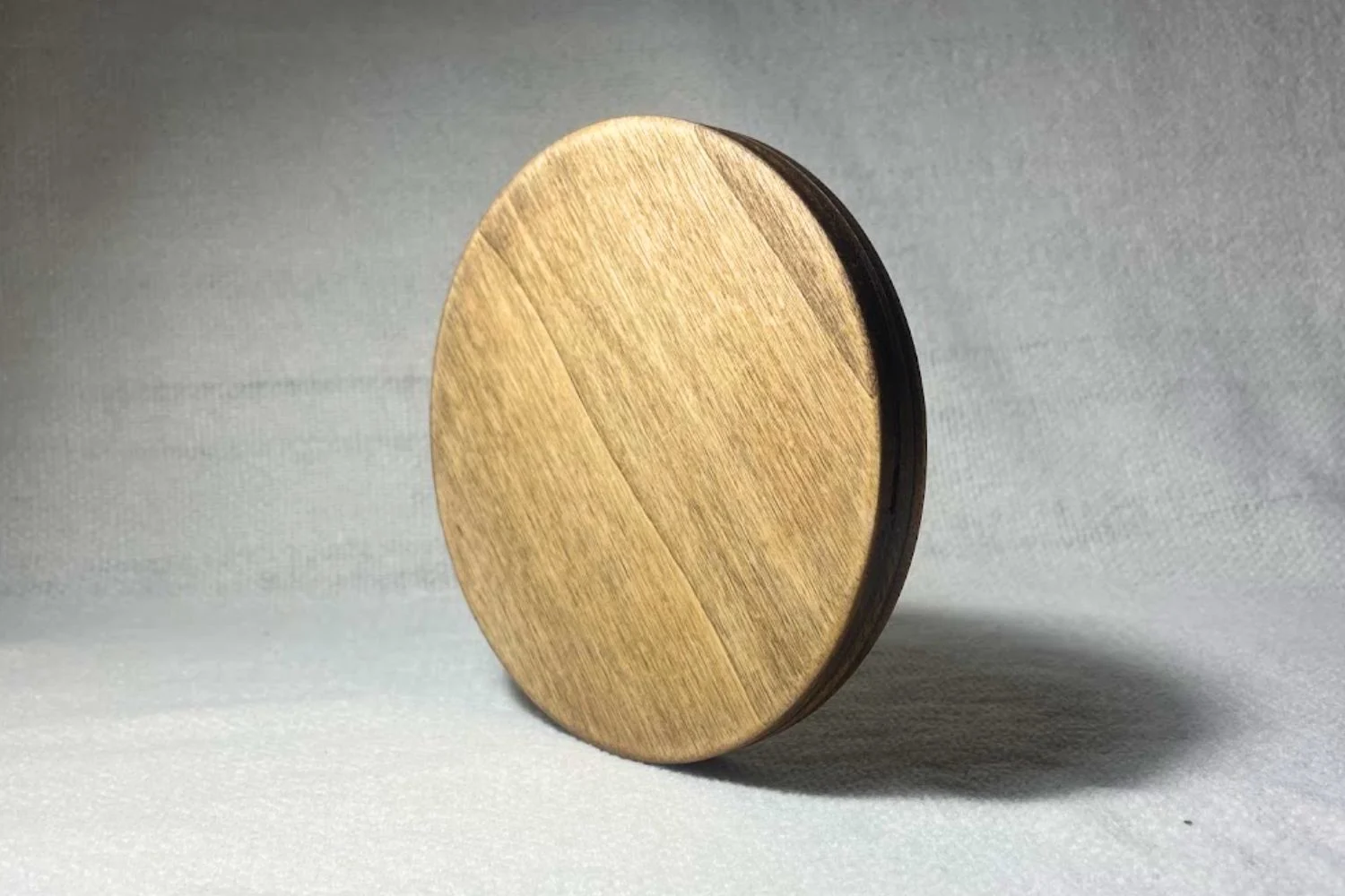 Reverso circular del Puzzle Trencadís con acabado liso en madera natural