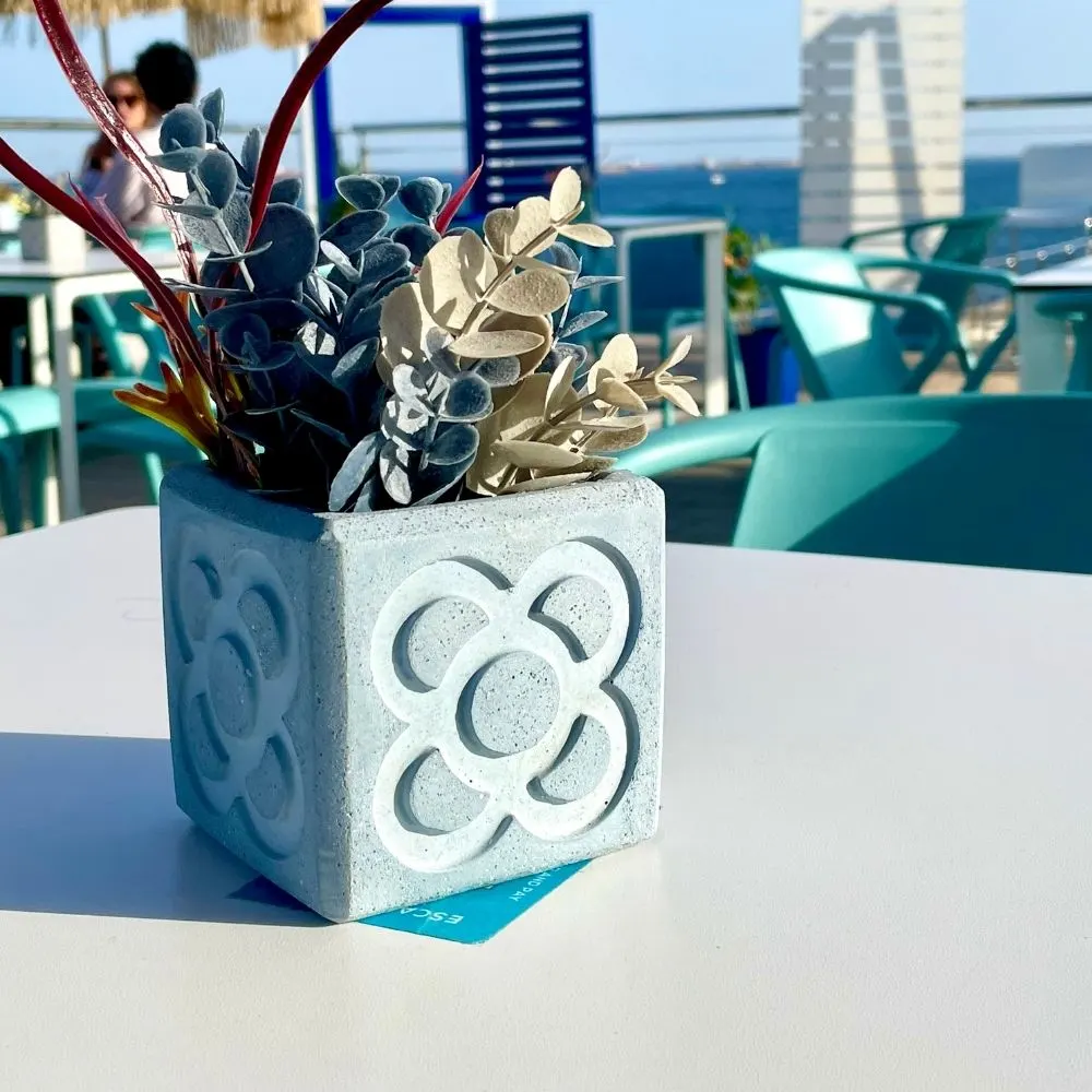 Flor de Barcelona personalizada de cemento para marcas y eventos Flor de Barcelona de cemento personalizada con relieve para proyecto de marca