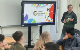 Iván Muñoz Rivero durante una presentación sobre artesanía, diseño y desarrollo de producto en Barcelona