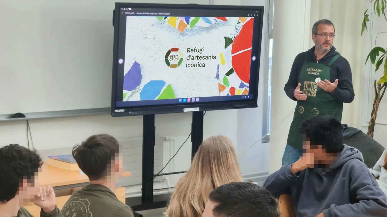 Iván Muñoz Rivero durante una presentación sobre artesanía, diseño y desarrollo de producto en Barcelona