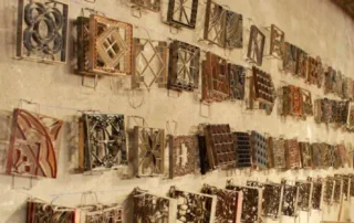 Muestrario histórico de moldes de mosaico hidráulico artesanal de Mosaics Martí en Barcelona