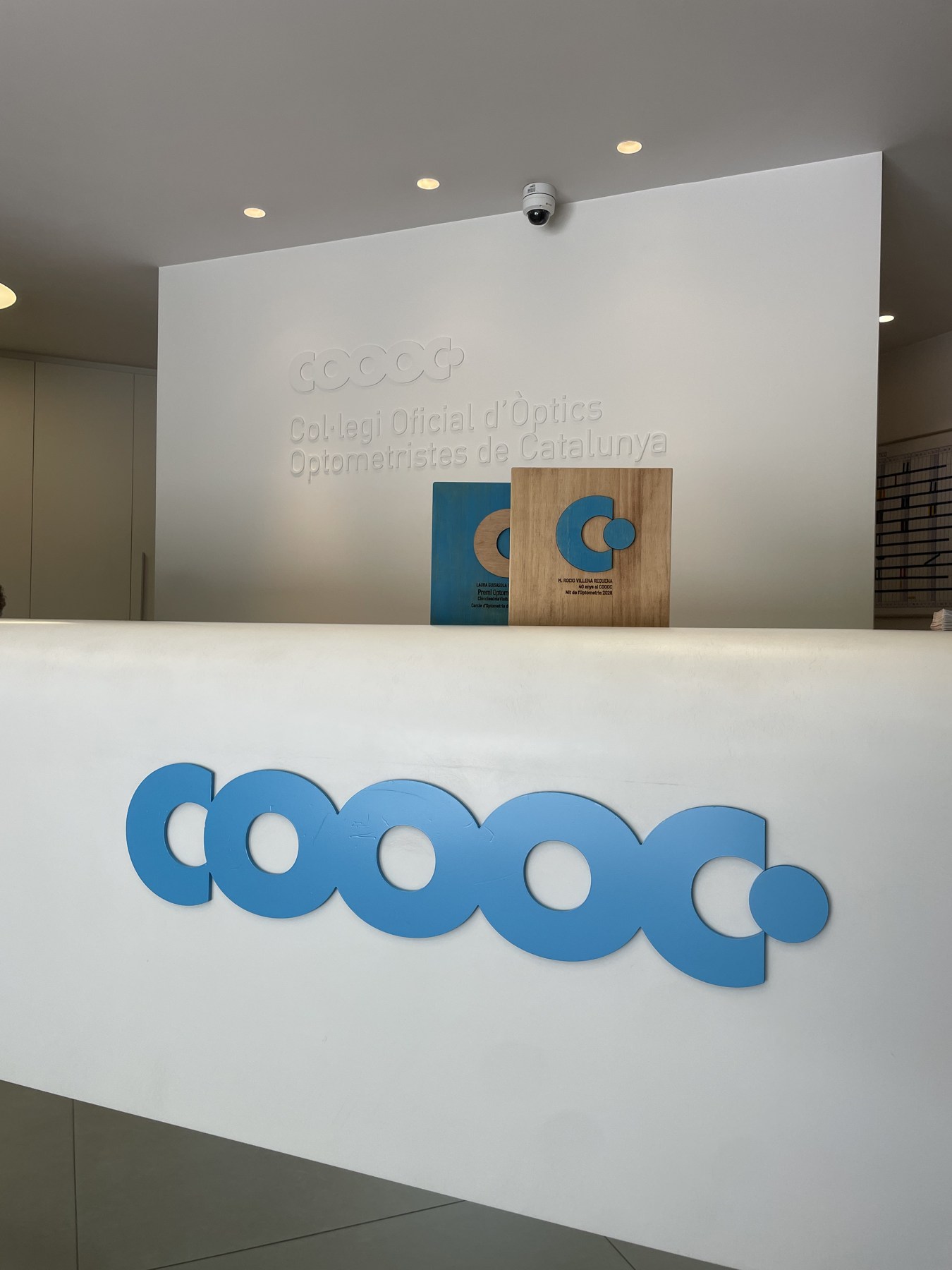 Galardones del COOOC en las versiones con fondo natural y azul